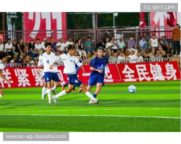 四平足球表演精彩纷呈 展示激情与技艺的完美融合 四平足球表演精彩纷呈 展示激情与技艺的完美融合